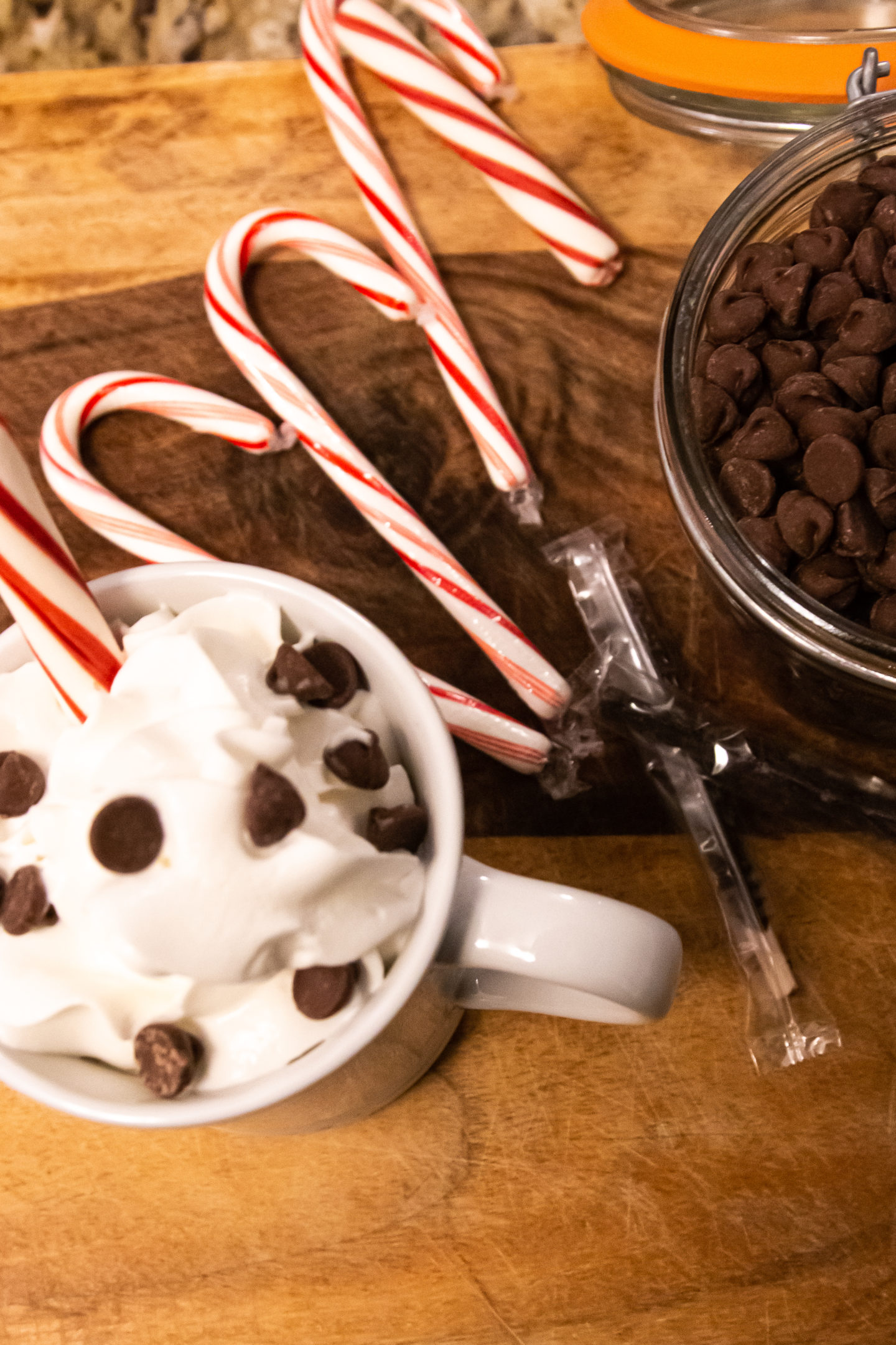 Jordan Taylor C - lifestyle blog,The Best Boozy Holiday Hot Chocolate, lifestyle, holiday, drinks, holiday drinks, peppermint hot chocolate, hot chocolate, christmas, new years, holiday drink, holiday hot chocolate, alcoholic drinks, alcohol, holiday booze