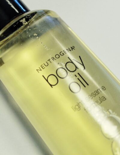 Jordan Taylor C - Testing the Neutrogena Body Oil w/ Influenster